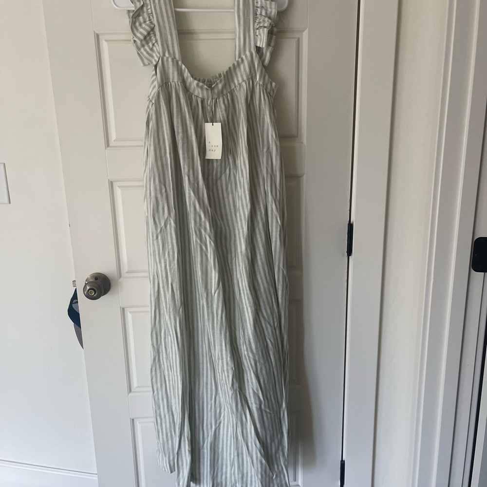 Linen base. Comfy. Use with a Jean jacket or as a cover up.